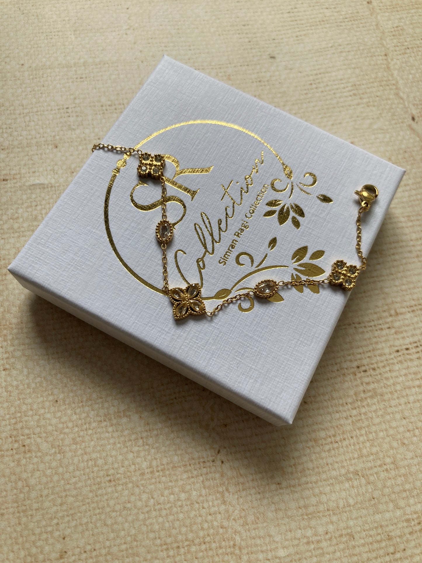 18K Gold Plated Flower Motif Bracelet (ST1070)