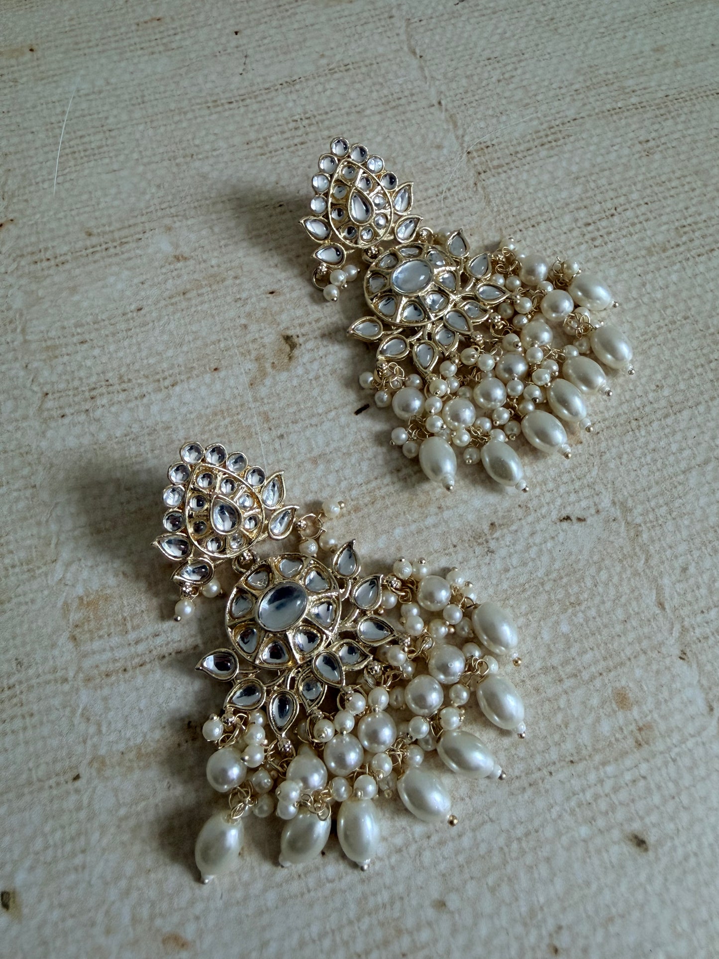 Riva White Gold Plated Kundan Earrings And Tikka Set (ST1061)