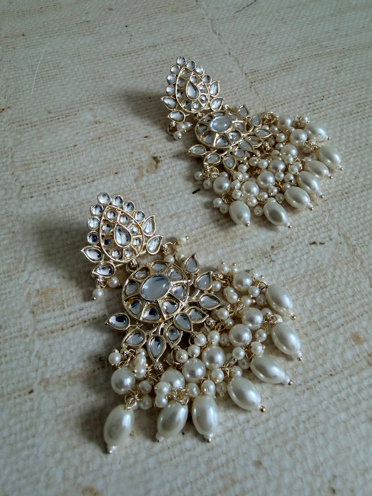 Riva White Gold Plated Kundan Earrings And Tikka Set (ST1061)