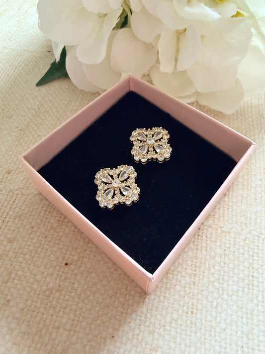 18K Gold Plated Clover Flower Stud Earrings (ST1102)