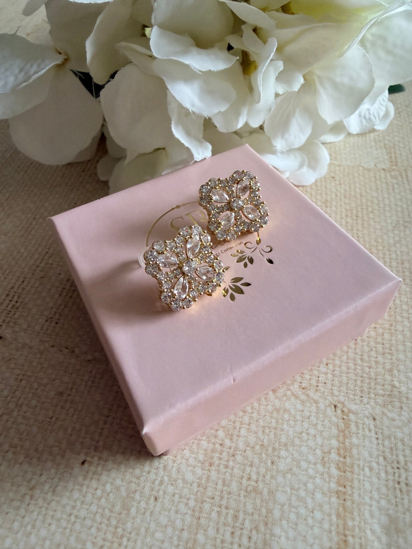 18K Gold Plated Clover Flower Stud Earrings (ST1102)