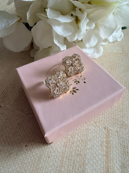 18K Gold Plated Clover Flower Stud Earrings (ST1102)