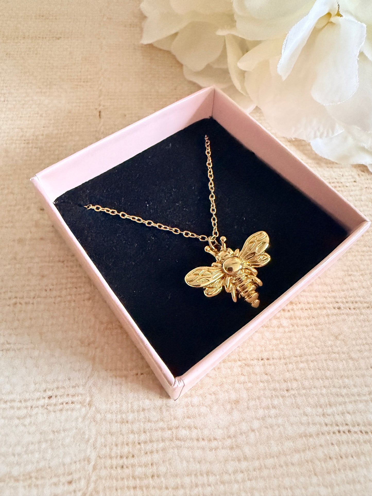 18K Gold Plated Bee Pendant Necklace (ST1098)(Gold)