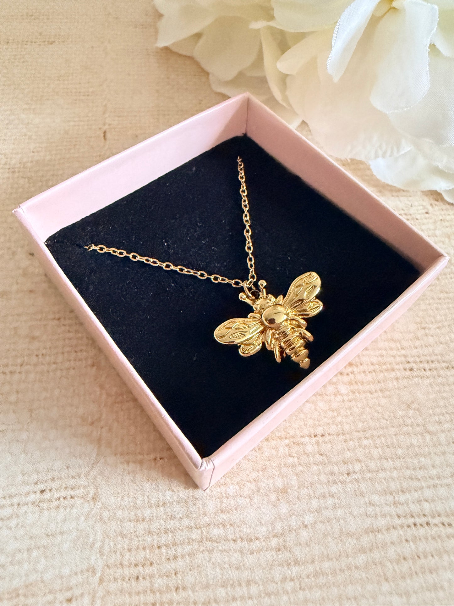 18K Gold Plated Bee Pendant Necklace (ST1098)(Gold)