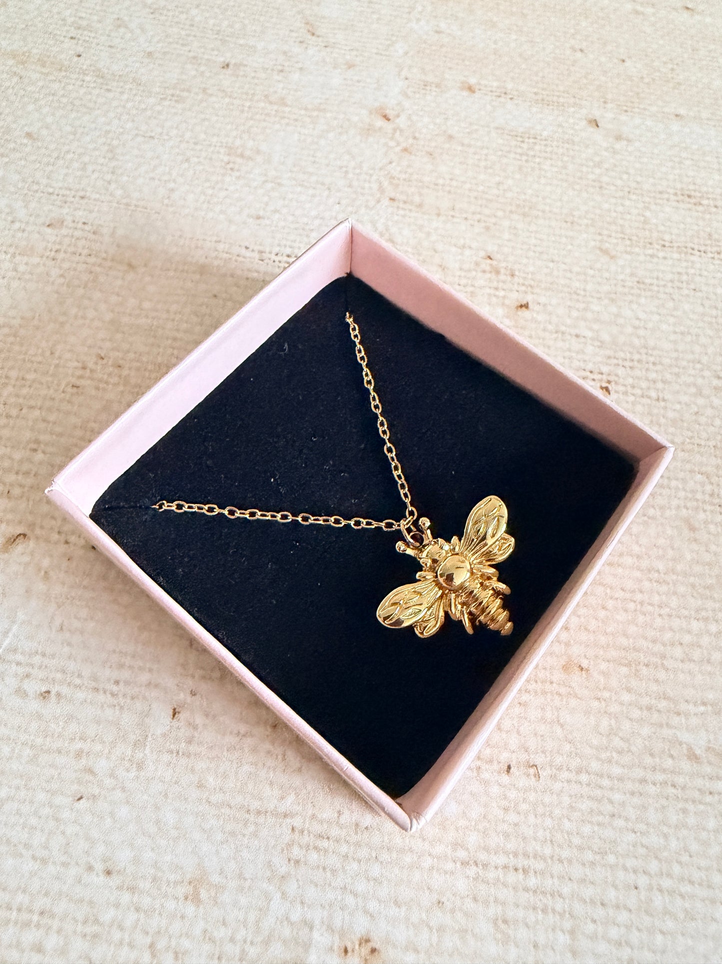 18K Gold Plated Bee Pendant Necklace (ST1098)(Gold)
