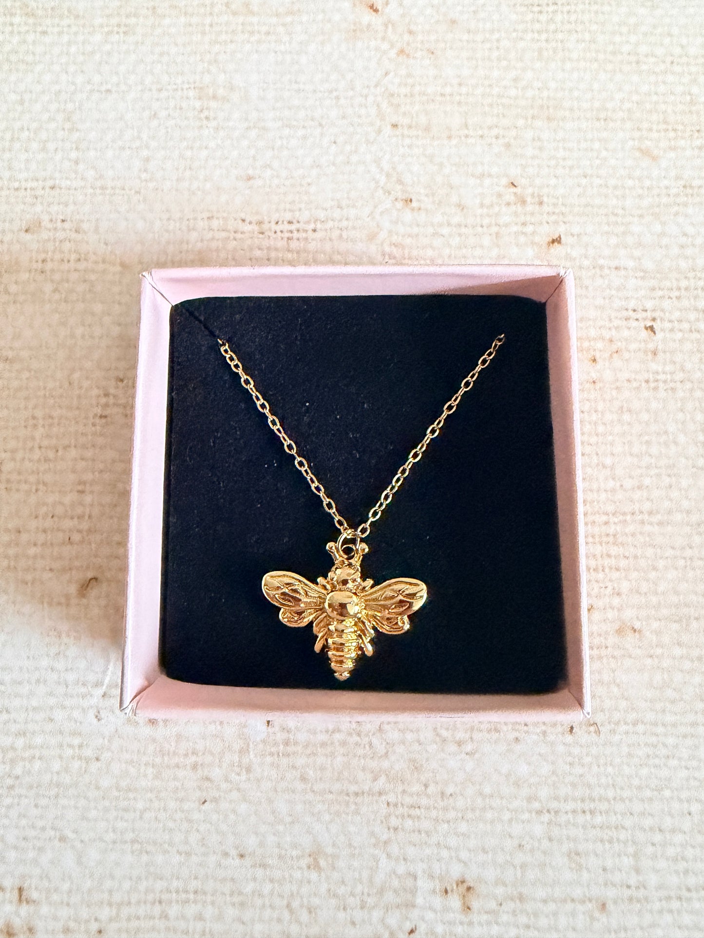 18K Gold Plated Bee Pendant Necklace (ST1098)(Gold)