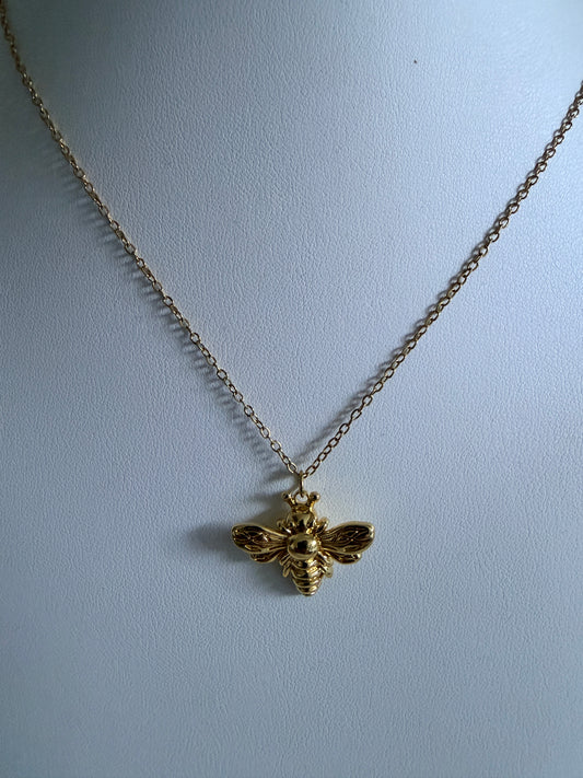 18K Gold Plated Bee Pendant Necklace (ST1098)(Gold)
