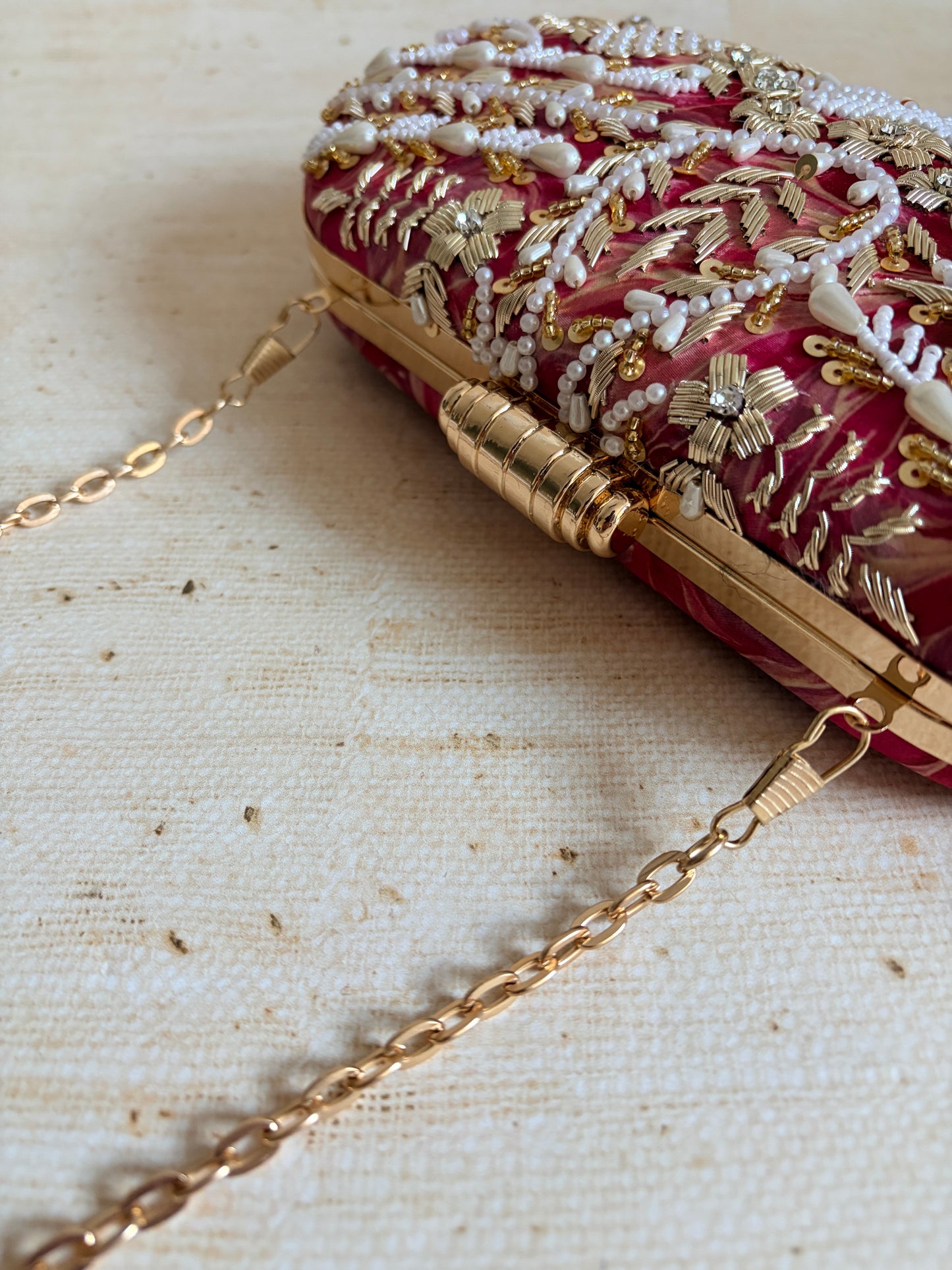 Amelia Pearl Capsule Clutch (ST1100) (Pink)