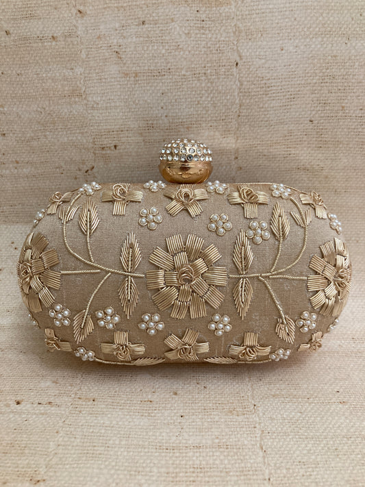 Lucia Oval Gold Clutch (ST902)