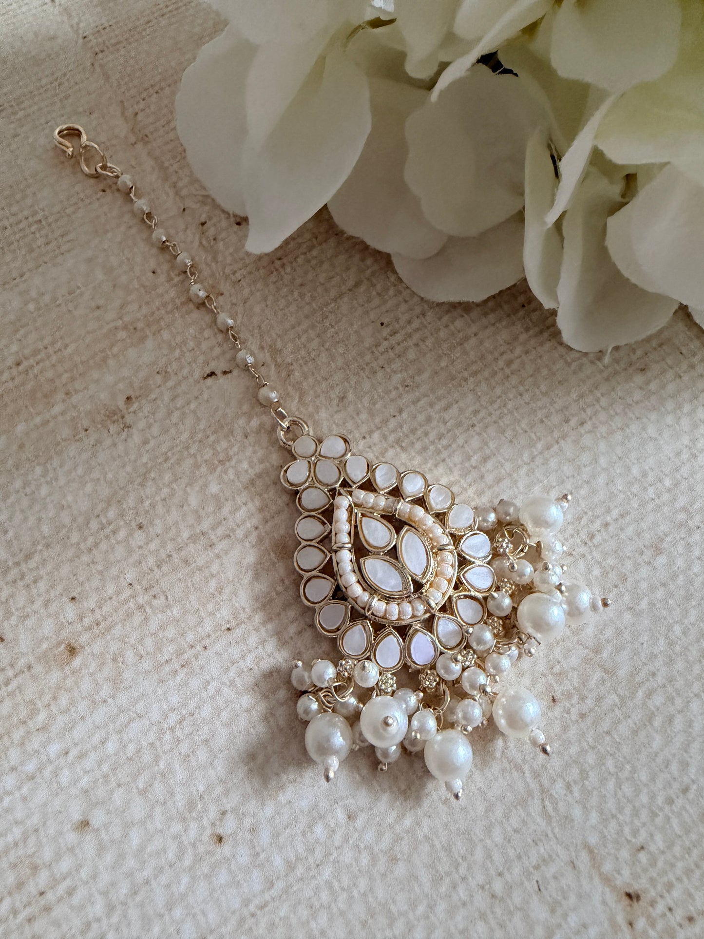 Gold Kundan And Pearl Tikka (ST1112)