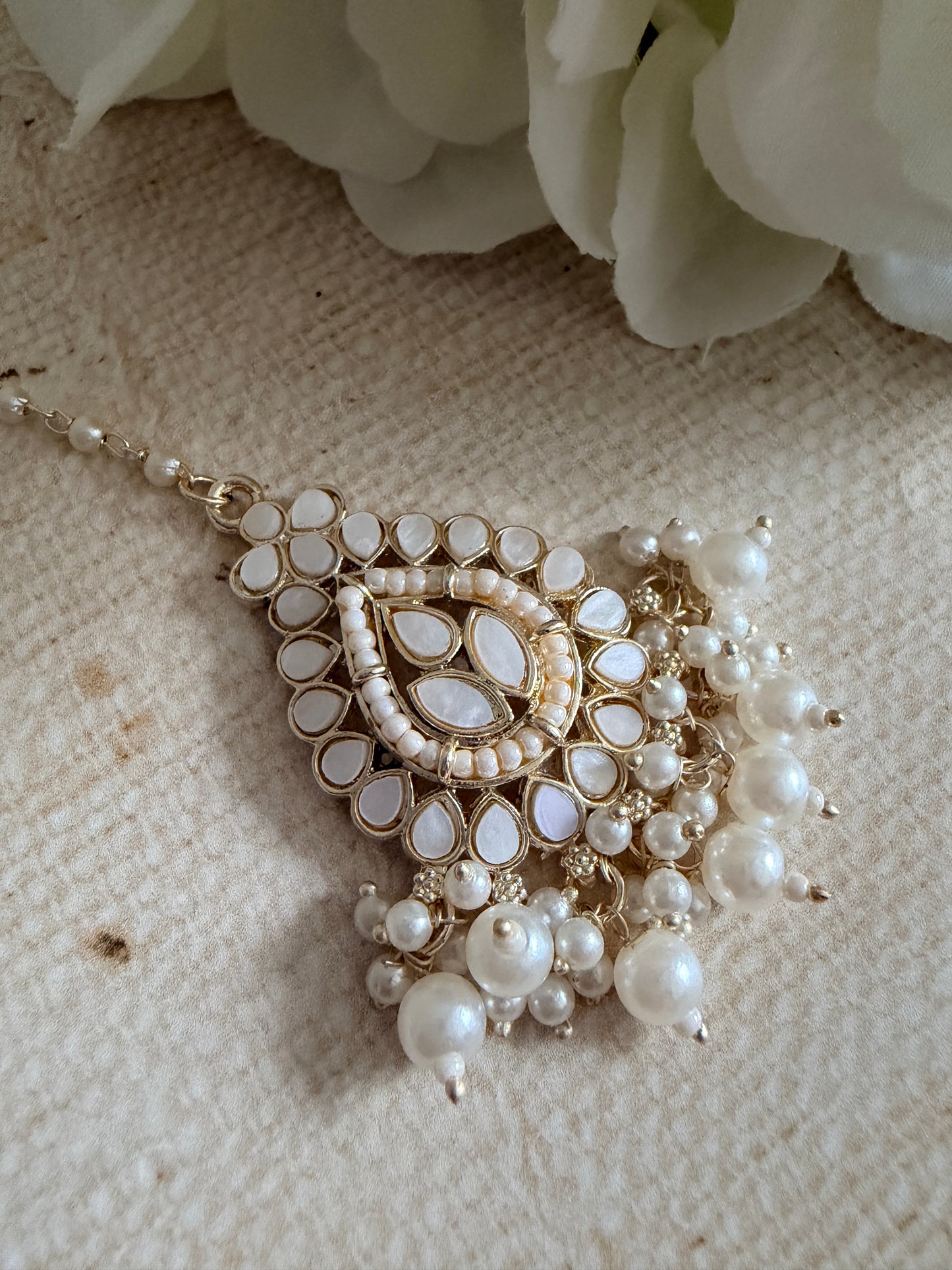 Gold Kundan And Pearl Tikka (ST1112)