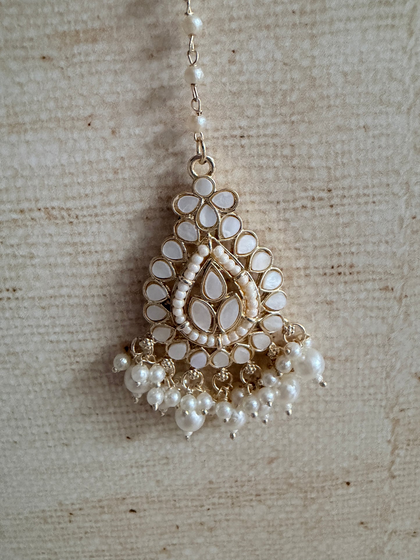 Gold Kundan And Pearl Tikka (ST1112)