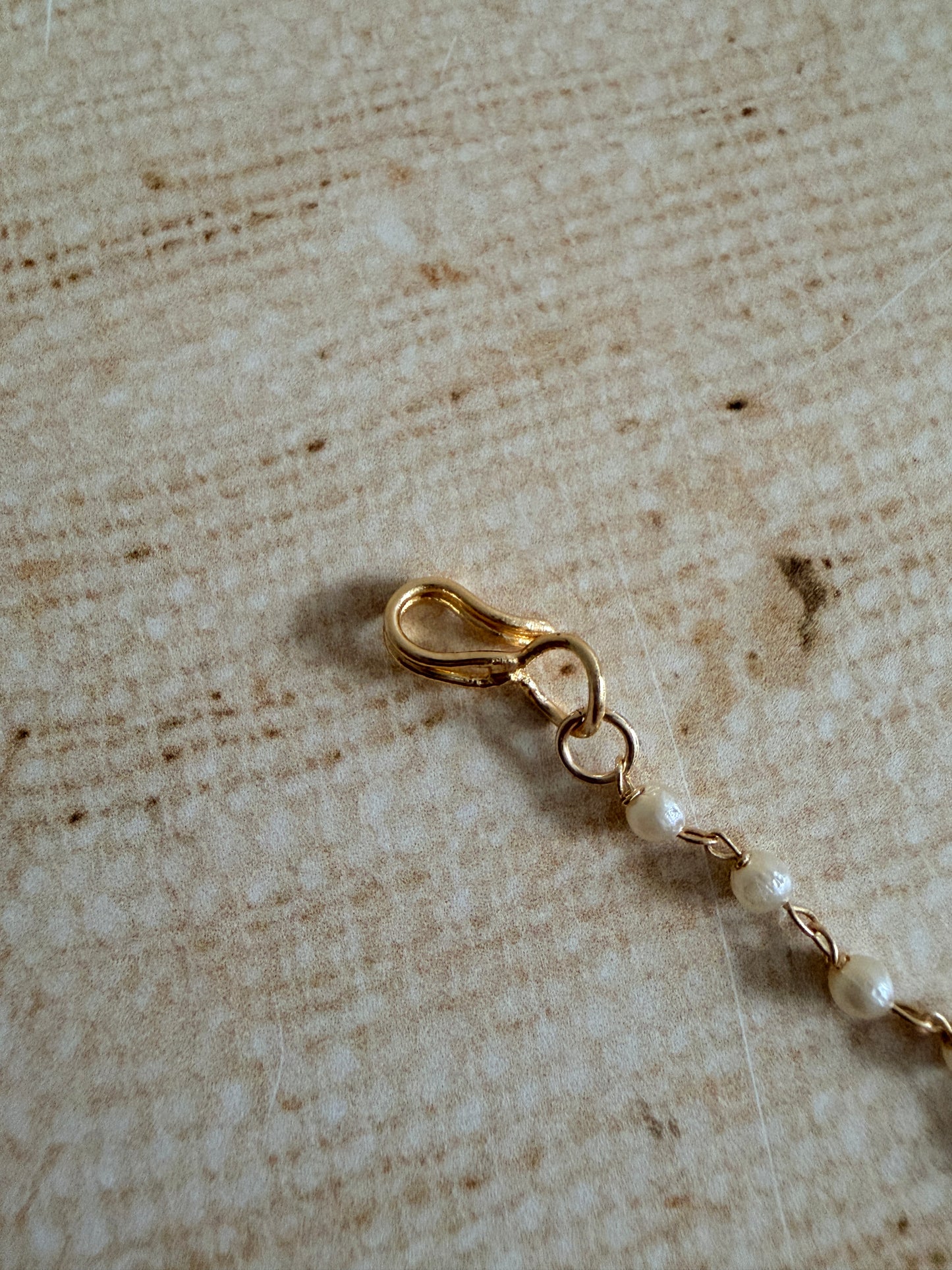 Gold Kundan And Pearl Tikka (ST1112)