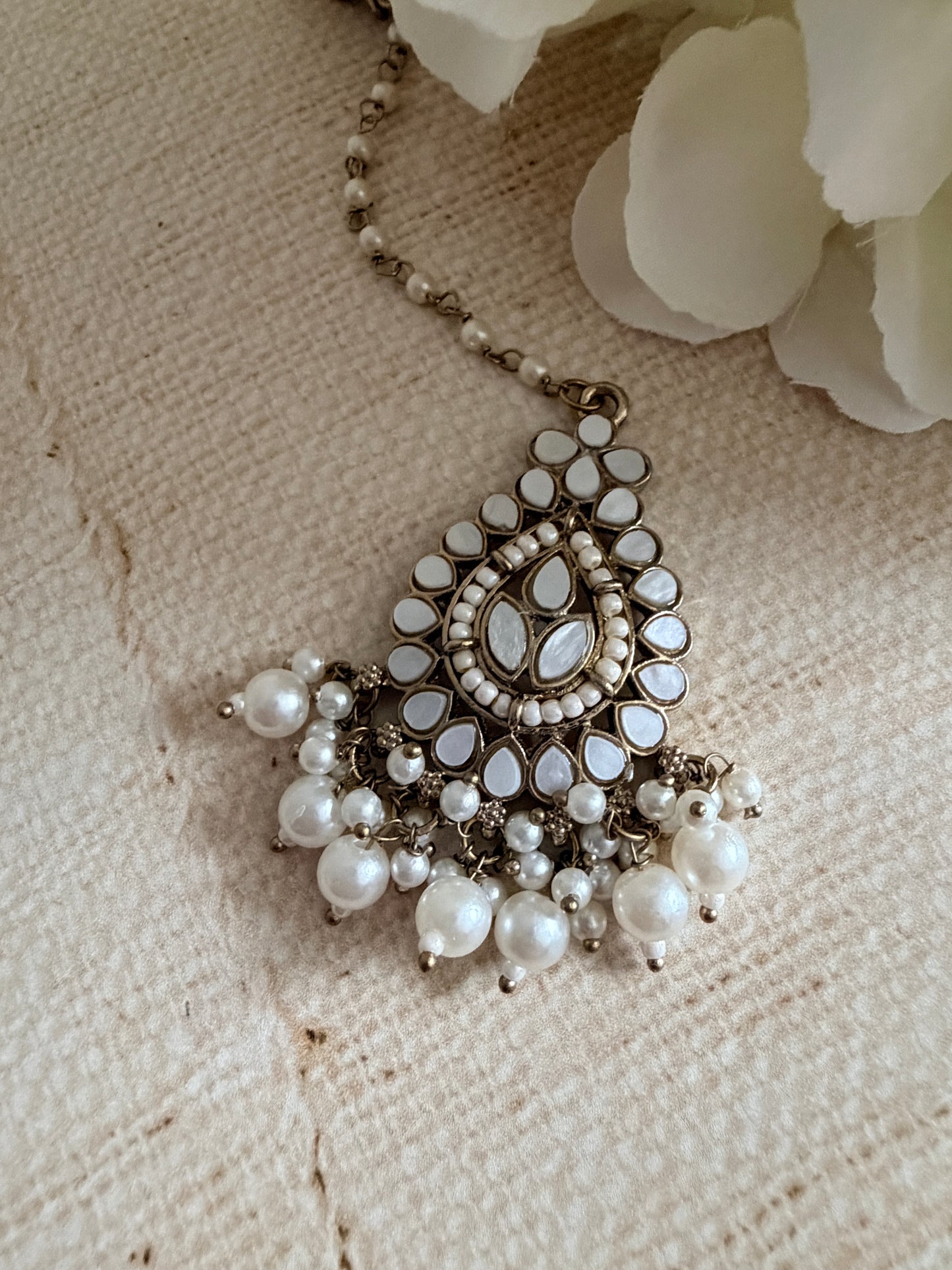 Antique Gold Kundan And Pearl Tikka (ST1112)