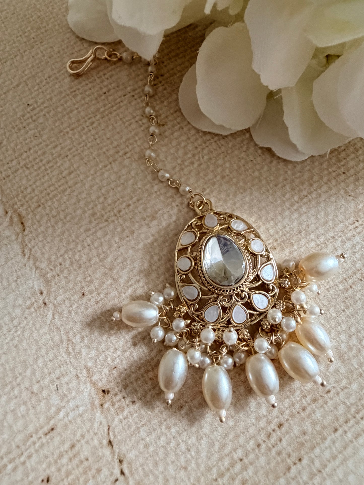 Gold Kundan And Pearl Tikka (ST1113)