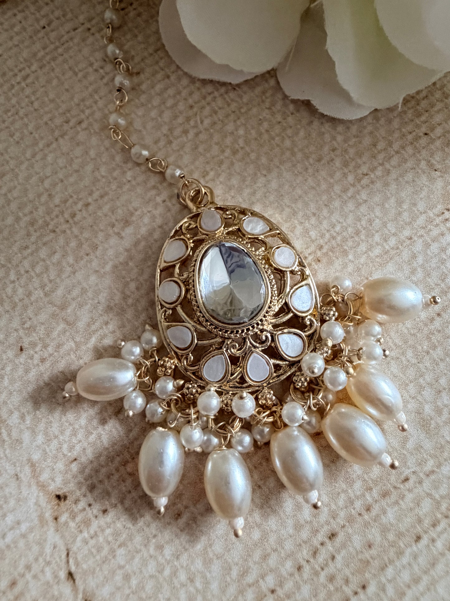 Gold Kundan And Pearl Tikka (ST1113)