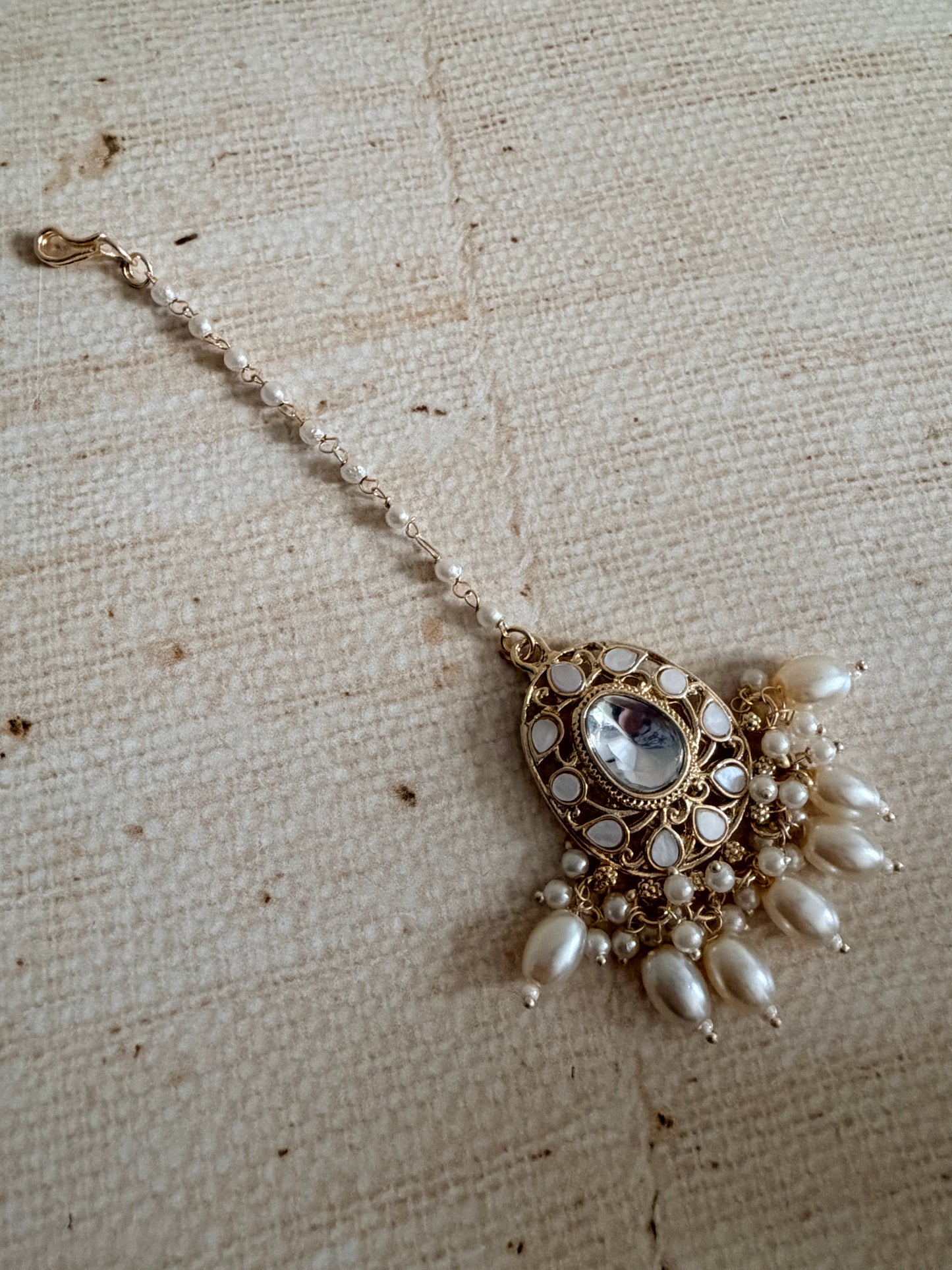 Gold Kundan And Pearl Tikka (ST1113)