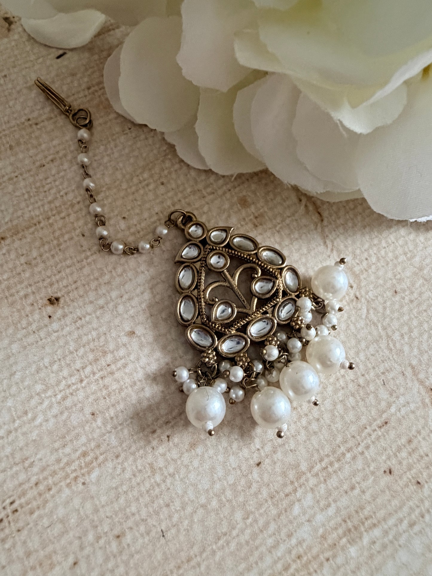 Antique Gold Kundan And Pearl Tikka (ST1114)