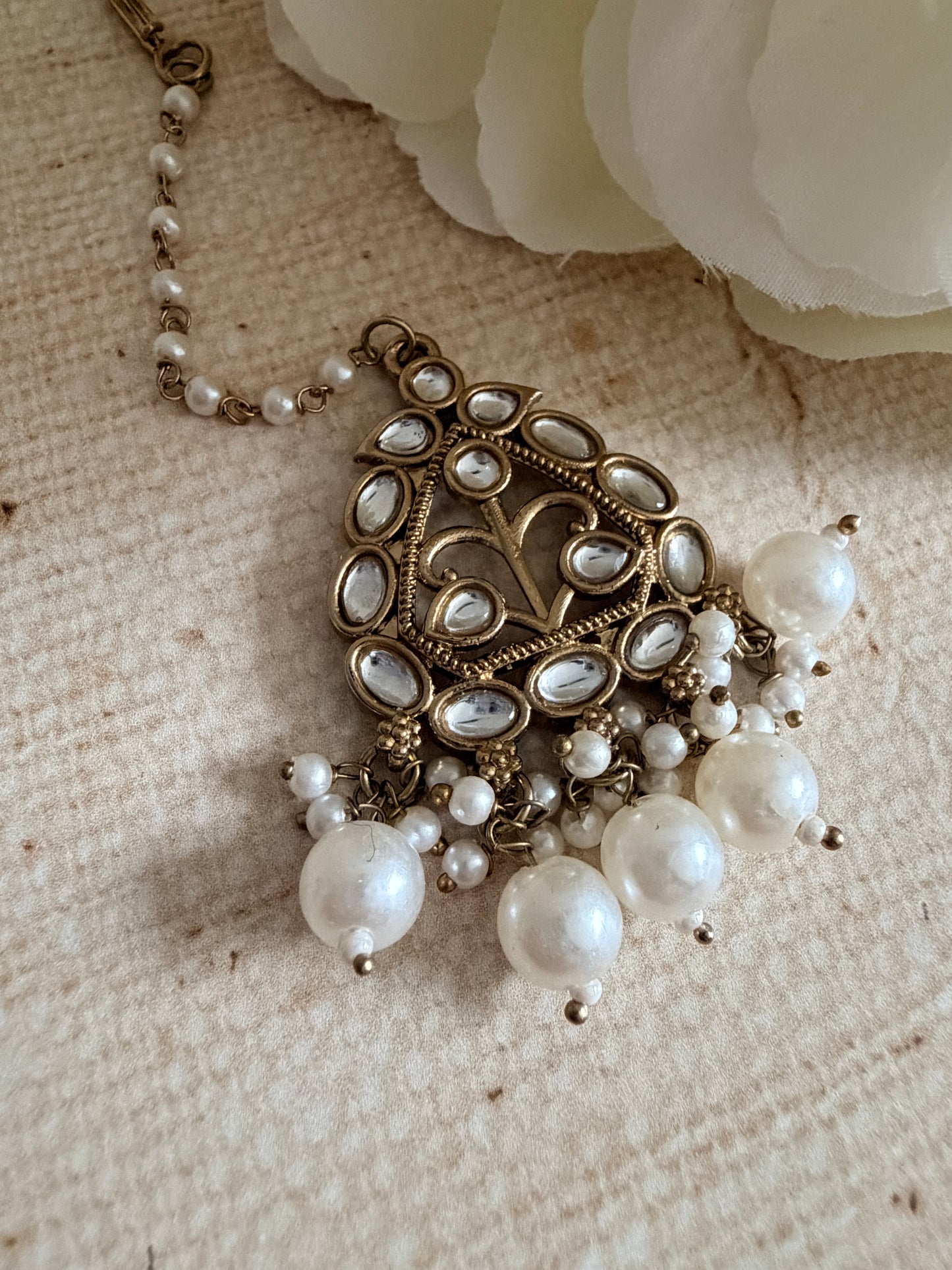 Antique Gold Kundan And Pearl Tikka (ST1114)