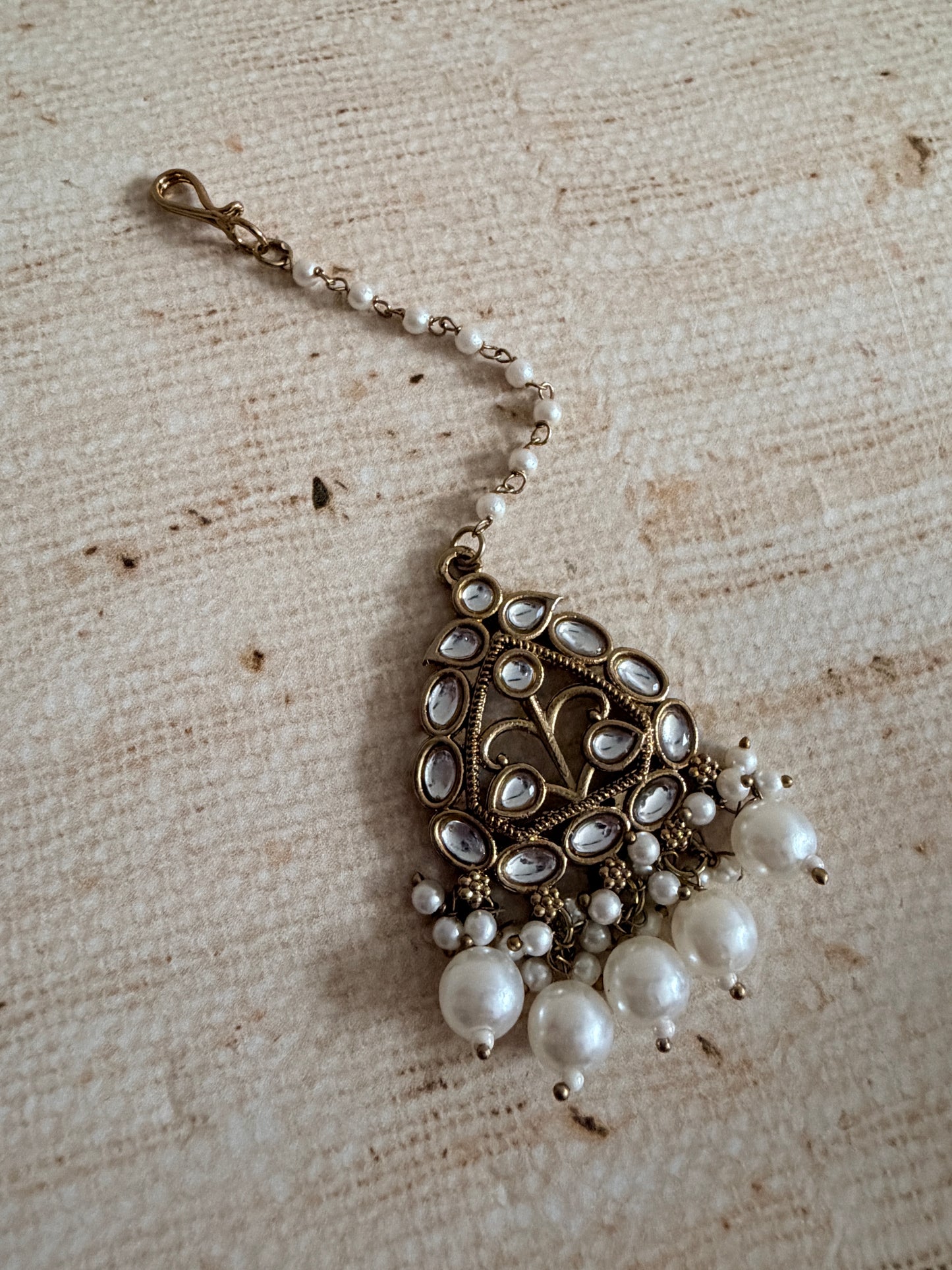 Antique Gold Kundan And Pearl Tikka (ST1114)