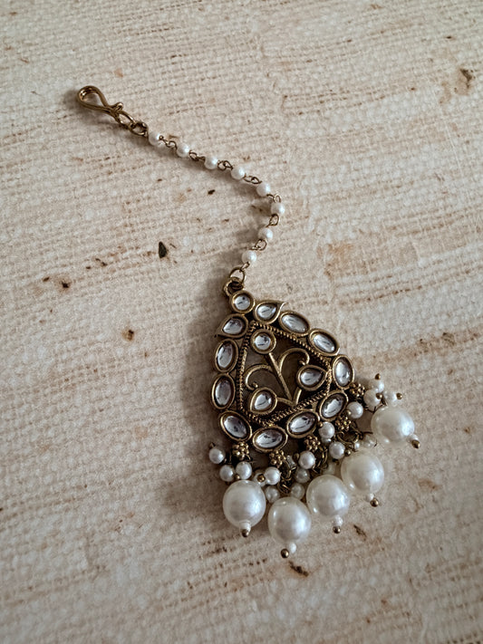 Antique Gold Kundan And Pearl Tikka (ST1114)