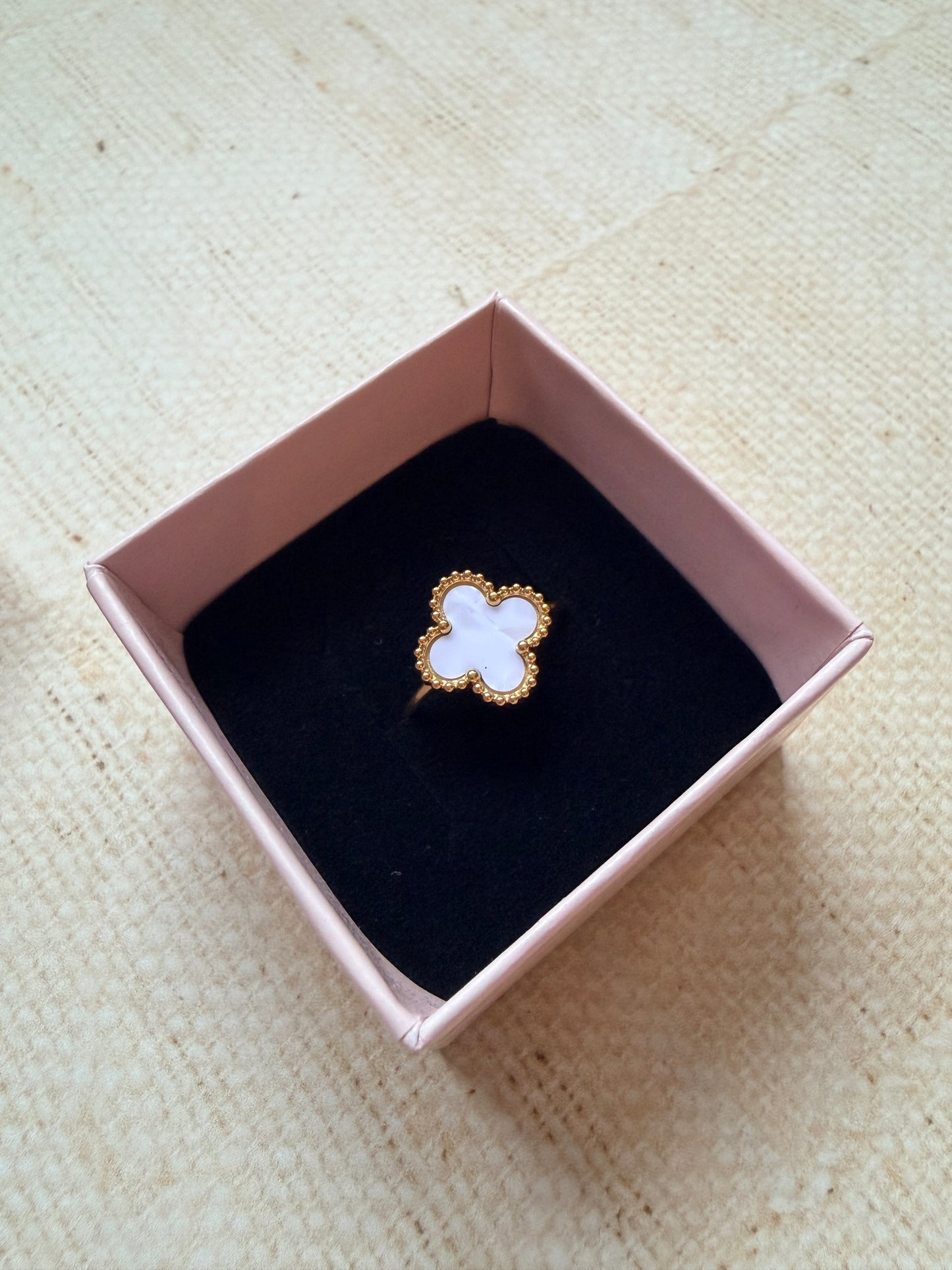 White Clover Ring (ST1115)