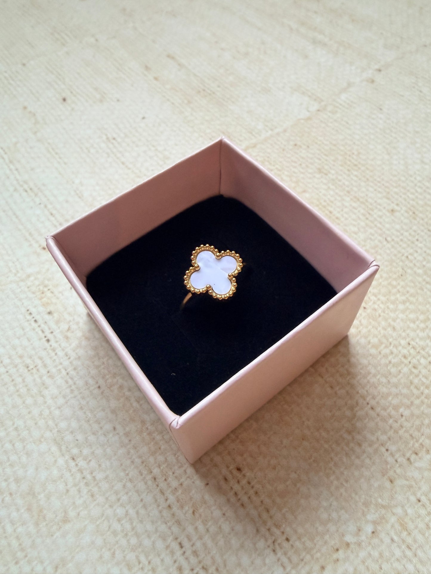White Clover Ring (ST1115)