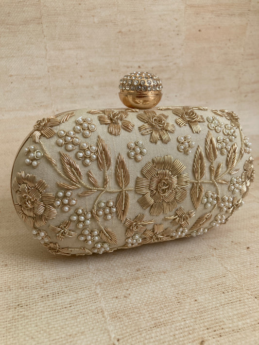 Lucia Oval Gold Clutch (ST902)