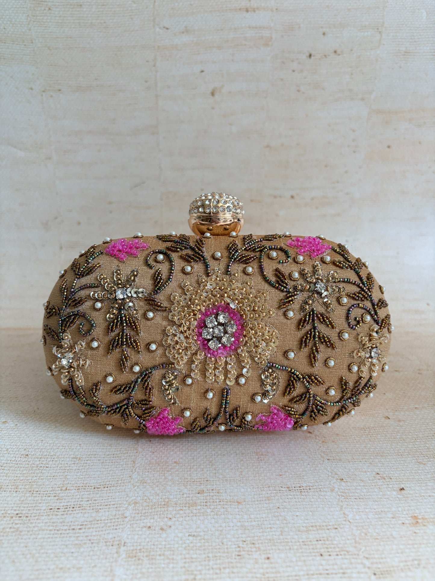 Yuna Oval Gold Clutch (ST1161)