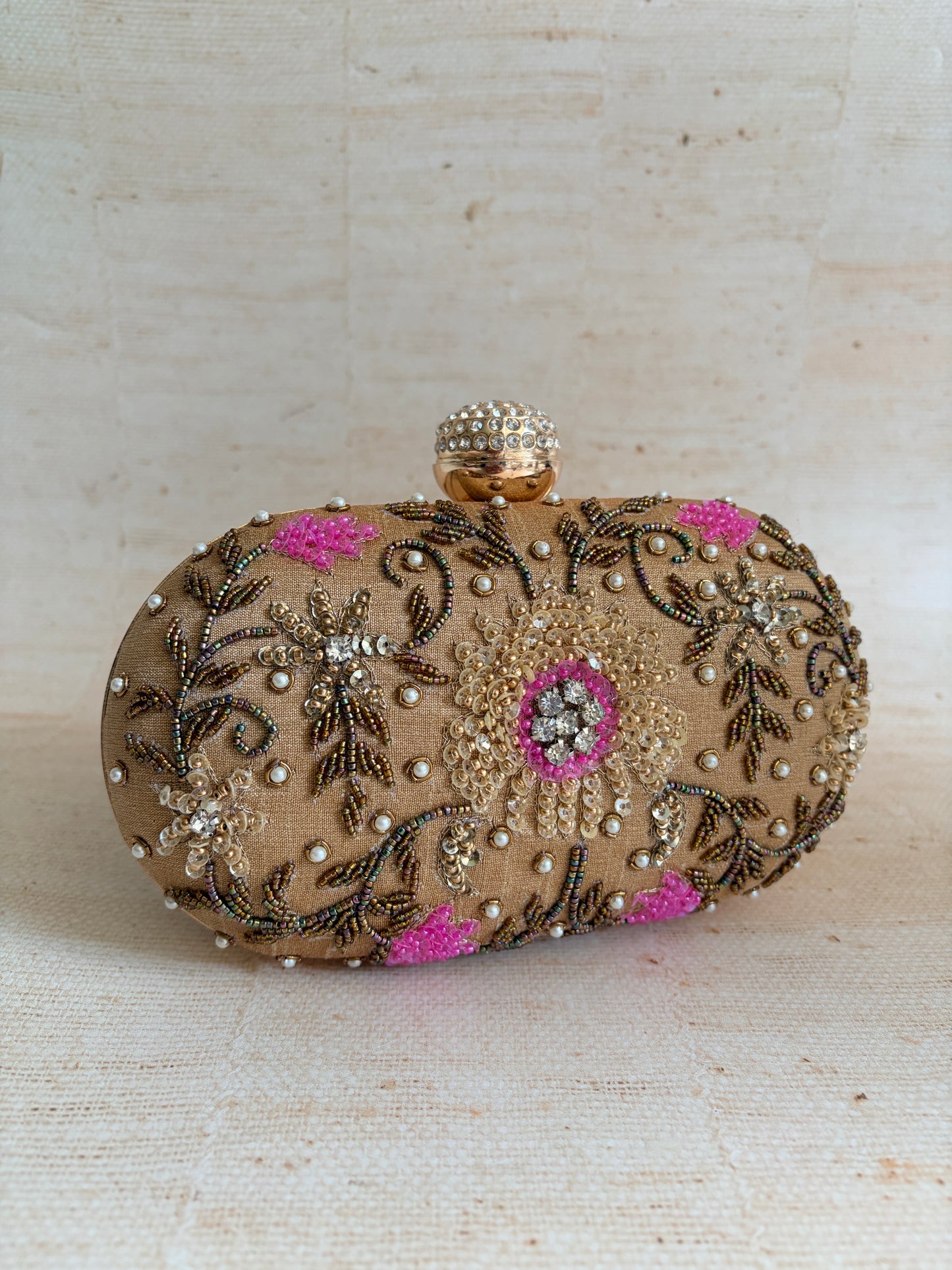 Yuna Oval Gold Clutch (ST1161)