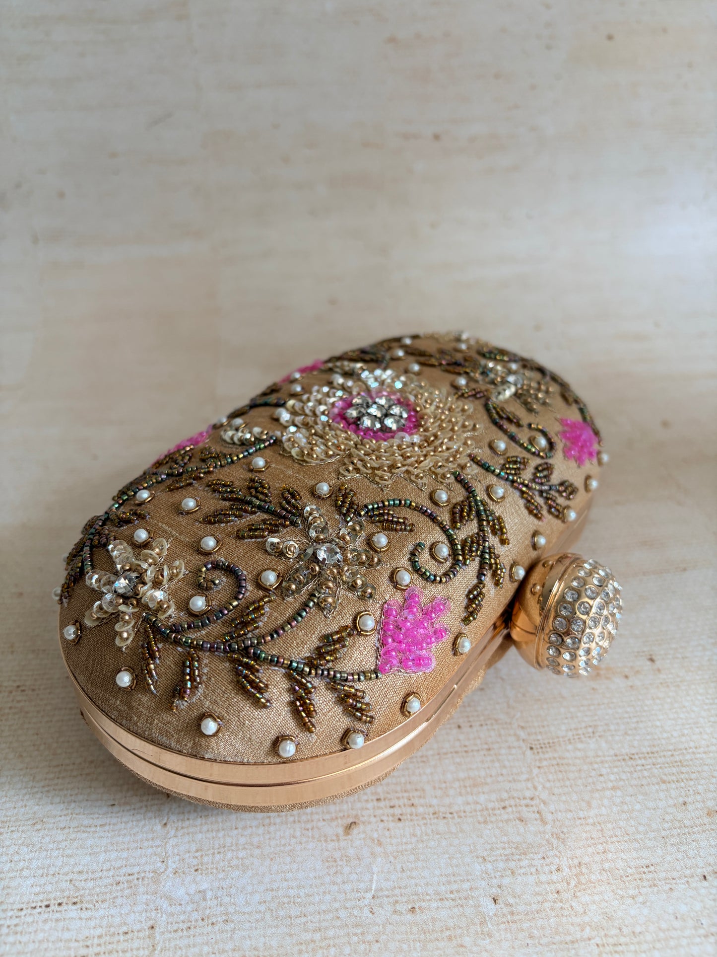 Yuna Oval Gold Clutch (ST1161)