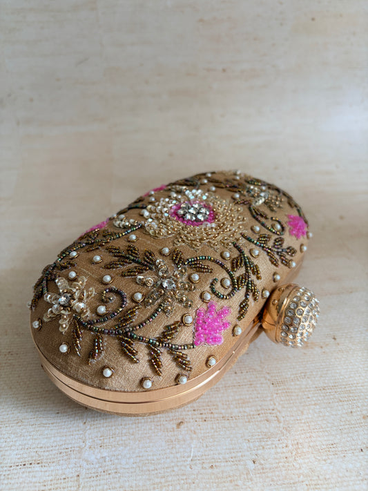 Yuna Oval Gold Clutch (ST1161)