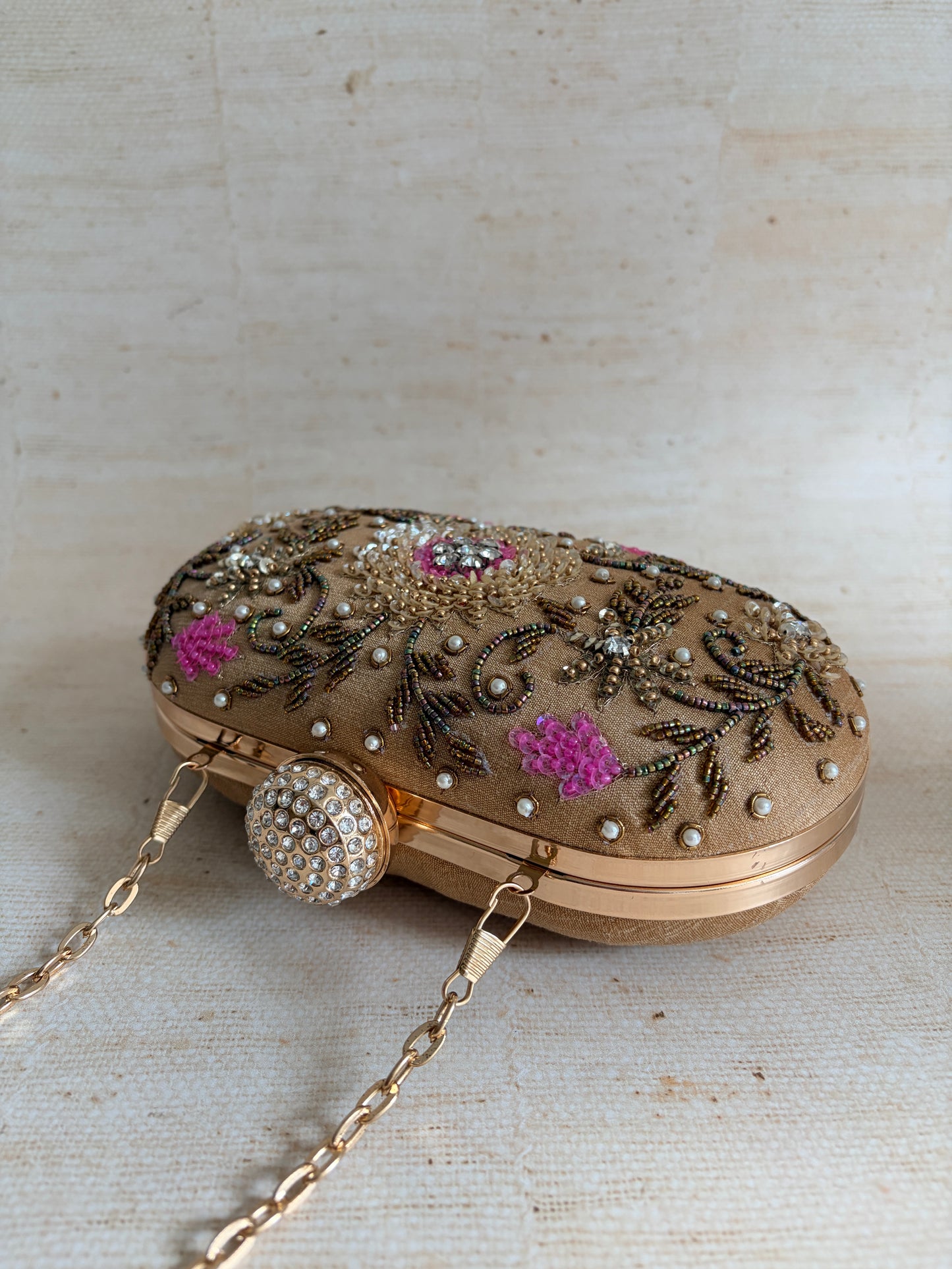 Yuna Oval Gold Clutch (ST1161)