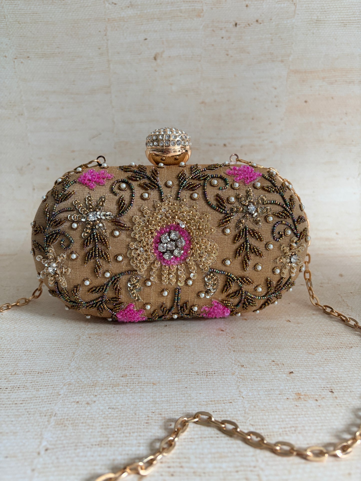 Yuna Oval Gold Clutch (ST1161)