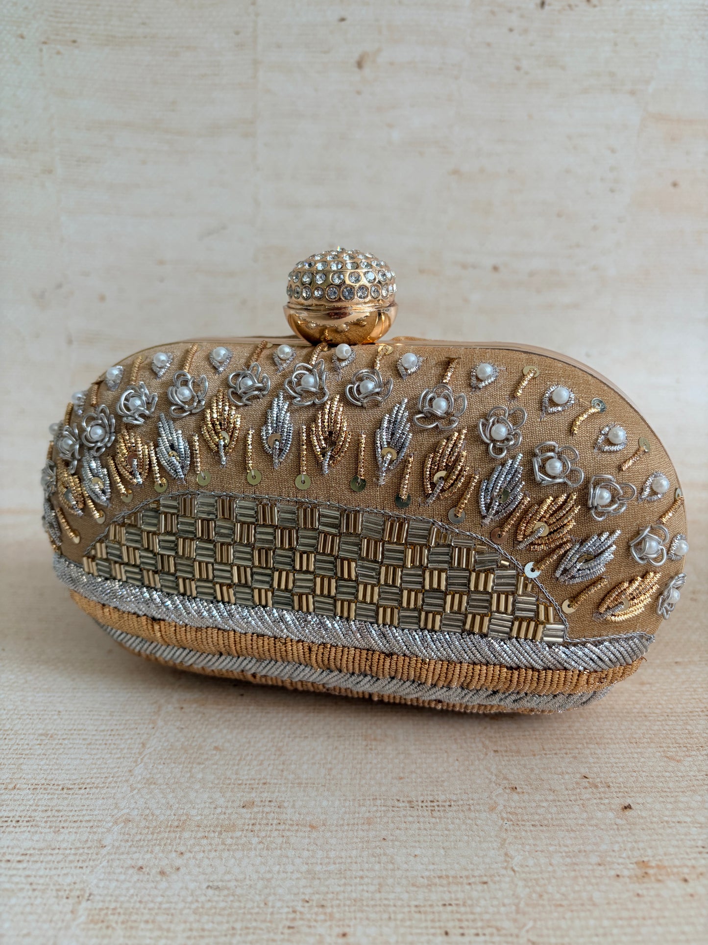 Elisa Oval Gold Clutch (ST1166)
