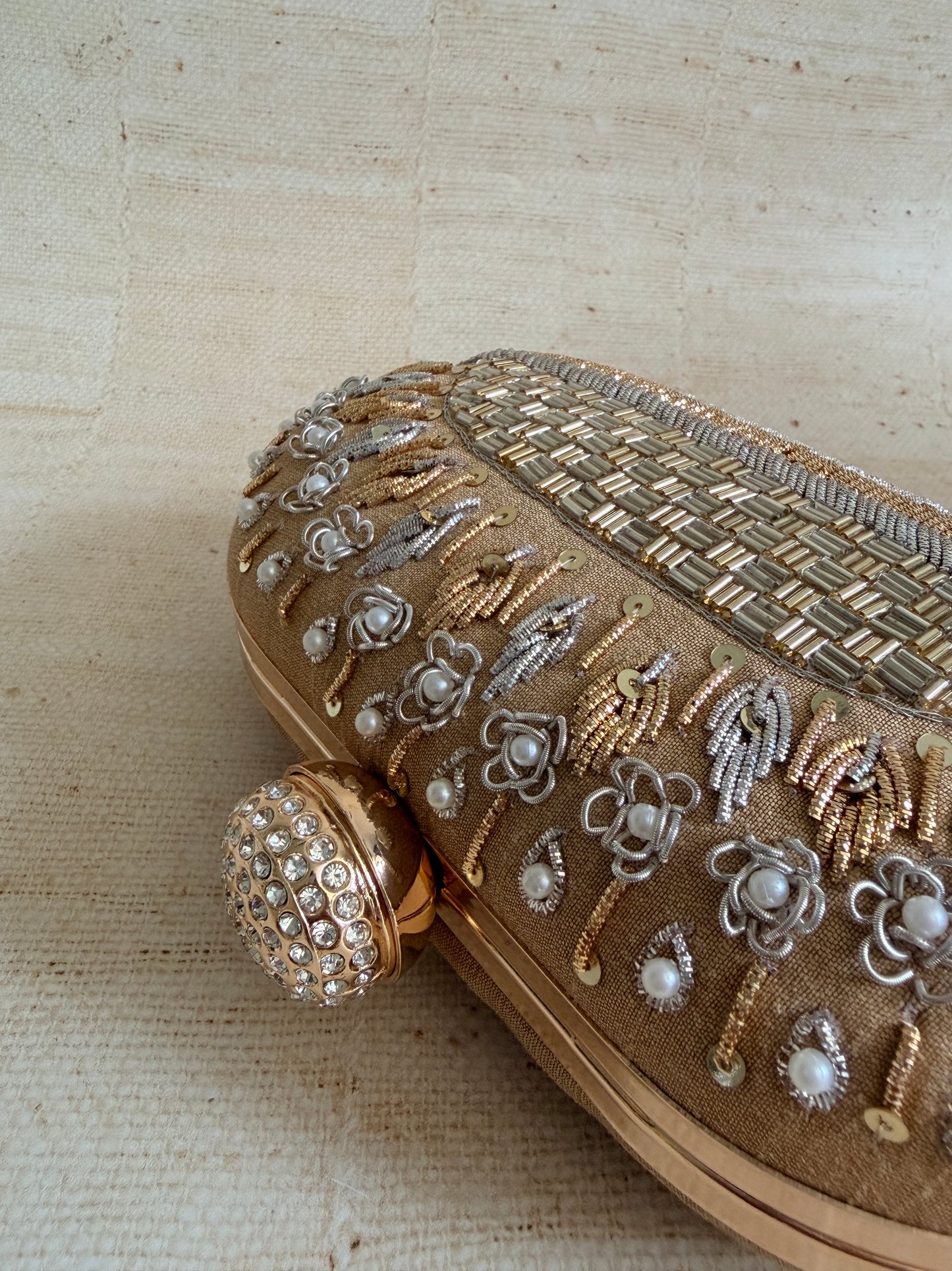 Elisa Oval Gold Clutch (ST1166)