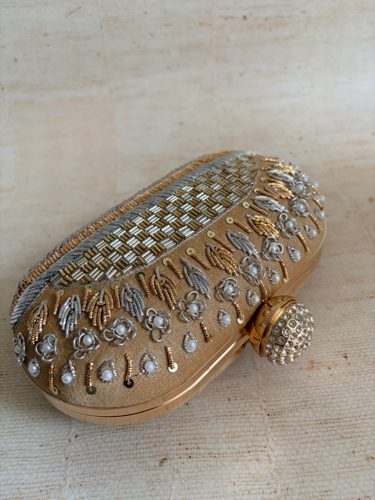 Elisa Oval Gold Clutch (ST1166)