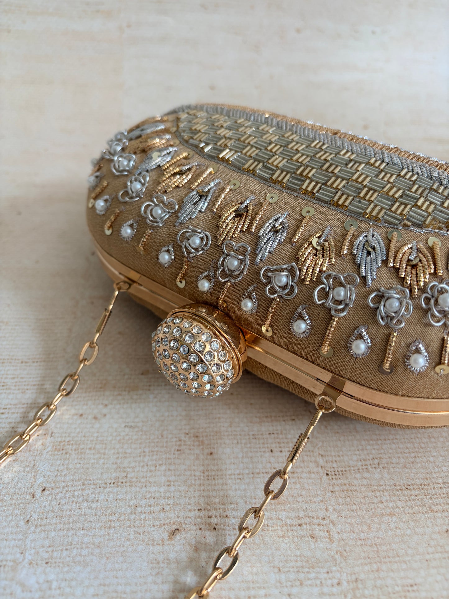 Elisa Oval Gold Clutch (ST1166)