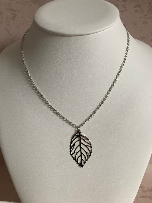 Hollow Single Leaf Necklace (ST202) (Silver)