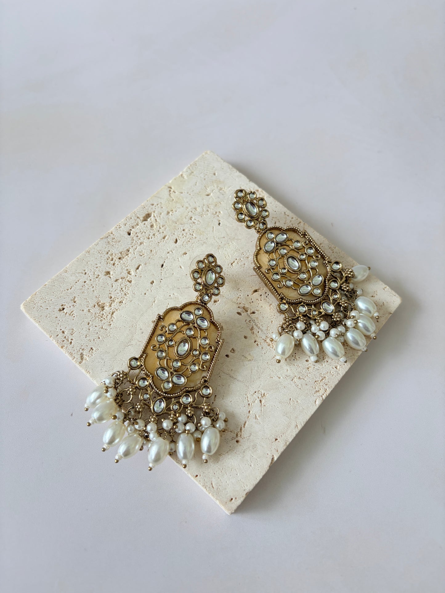Antique Gold Mother Of Pearl Earrings (ST1081) (White)
