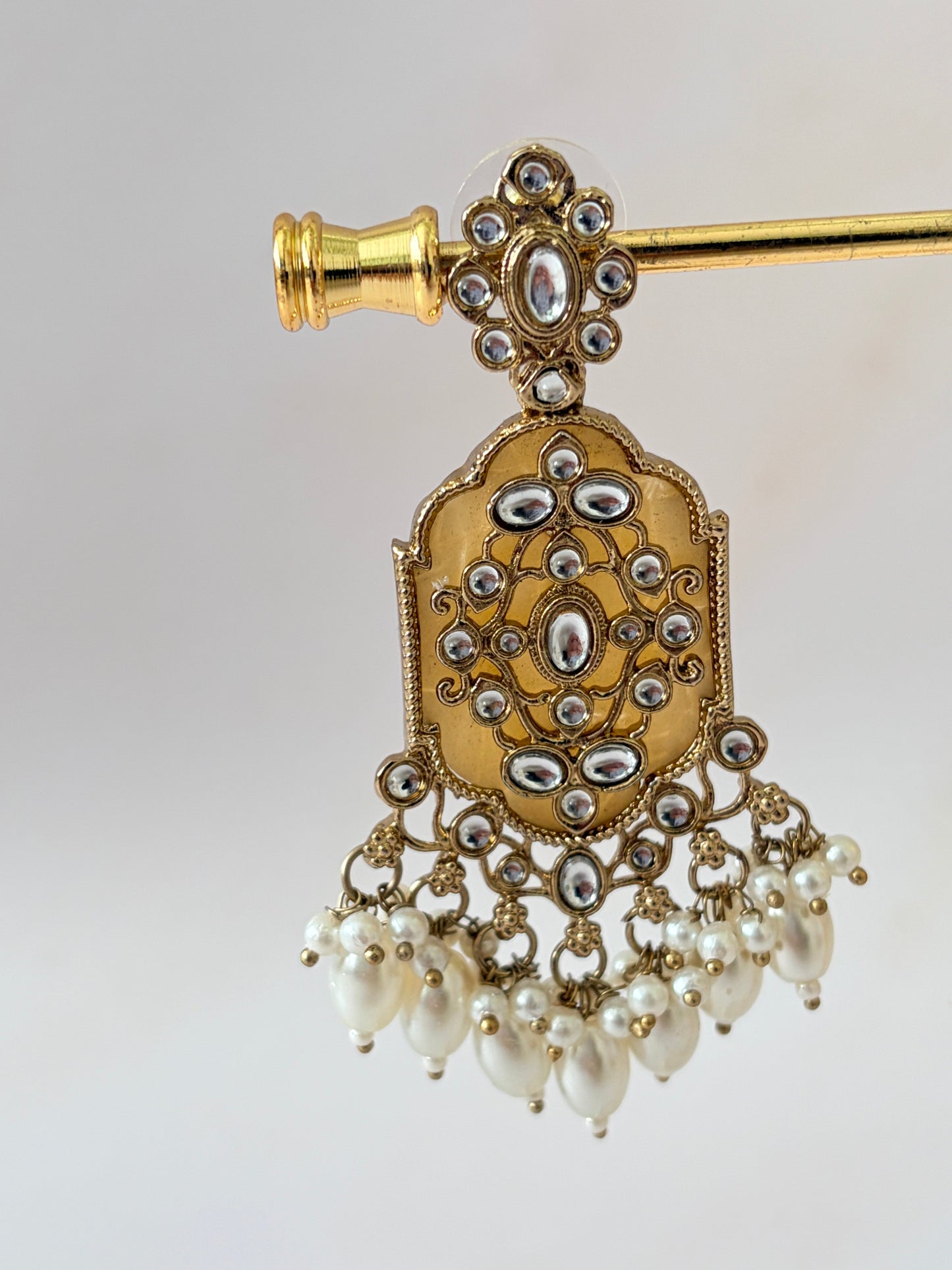 Antique Gold Mother Of Pearl Earrings (ST1081) (White)
