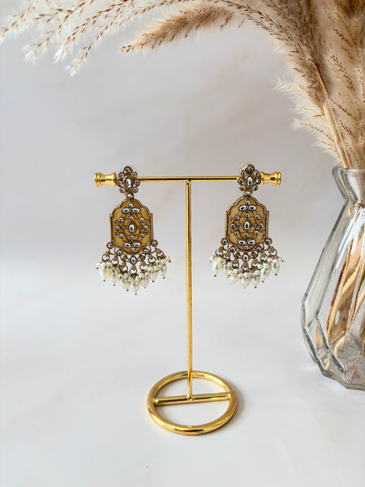 Antique Gold Mother Of Pearl Earrings (ST1081) (White)