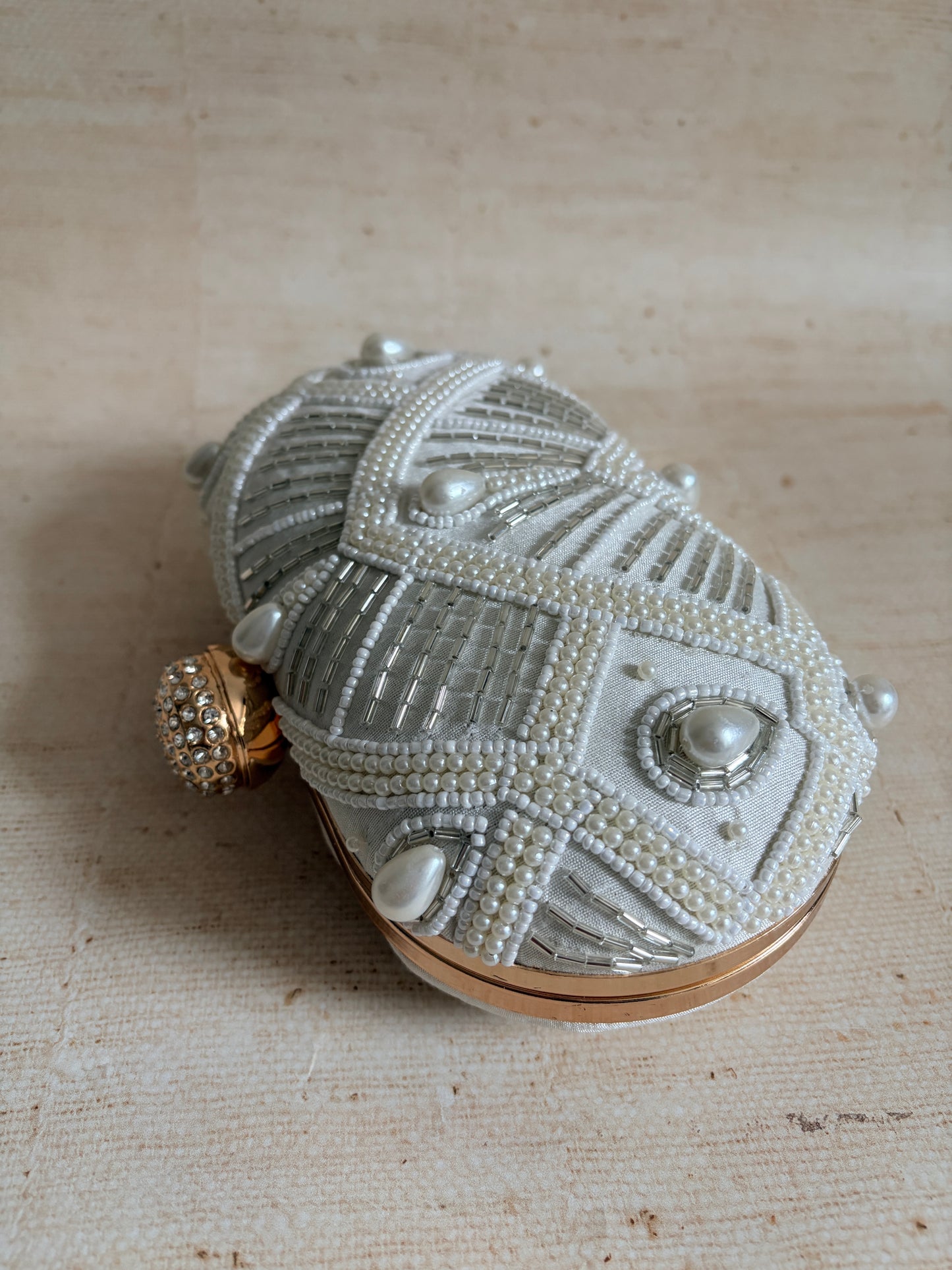 Gatsby Oval Pearl Clutch (ST1221)