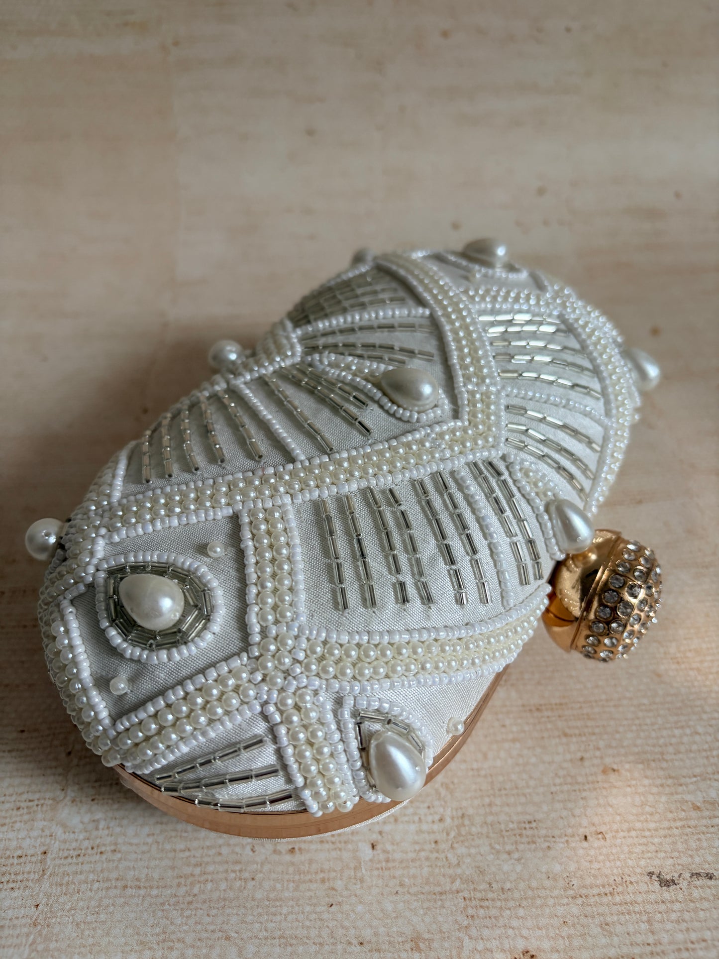 Gatsby Oval Pearl Clutch (ST1221)
