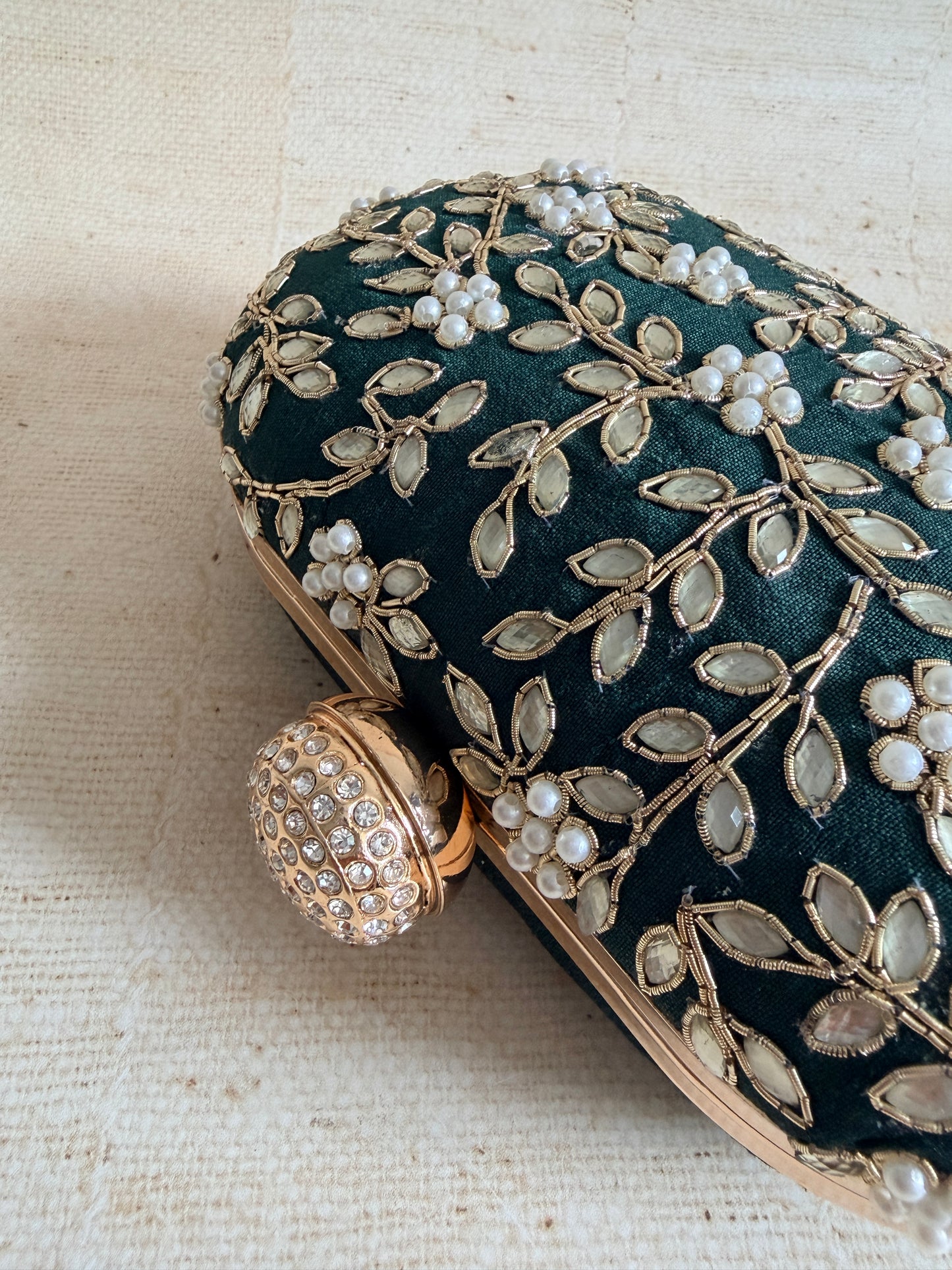 Lucia Oval Emerald Green Clutch (ST1228)