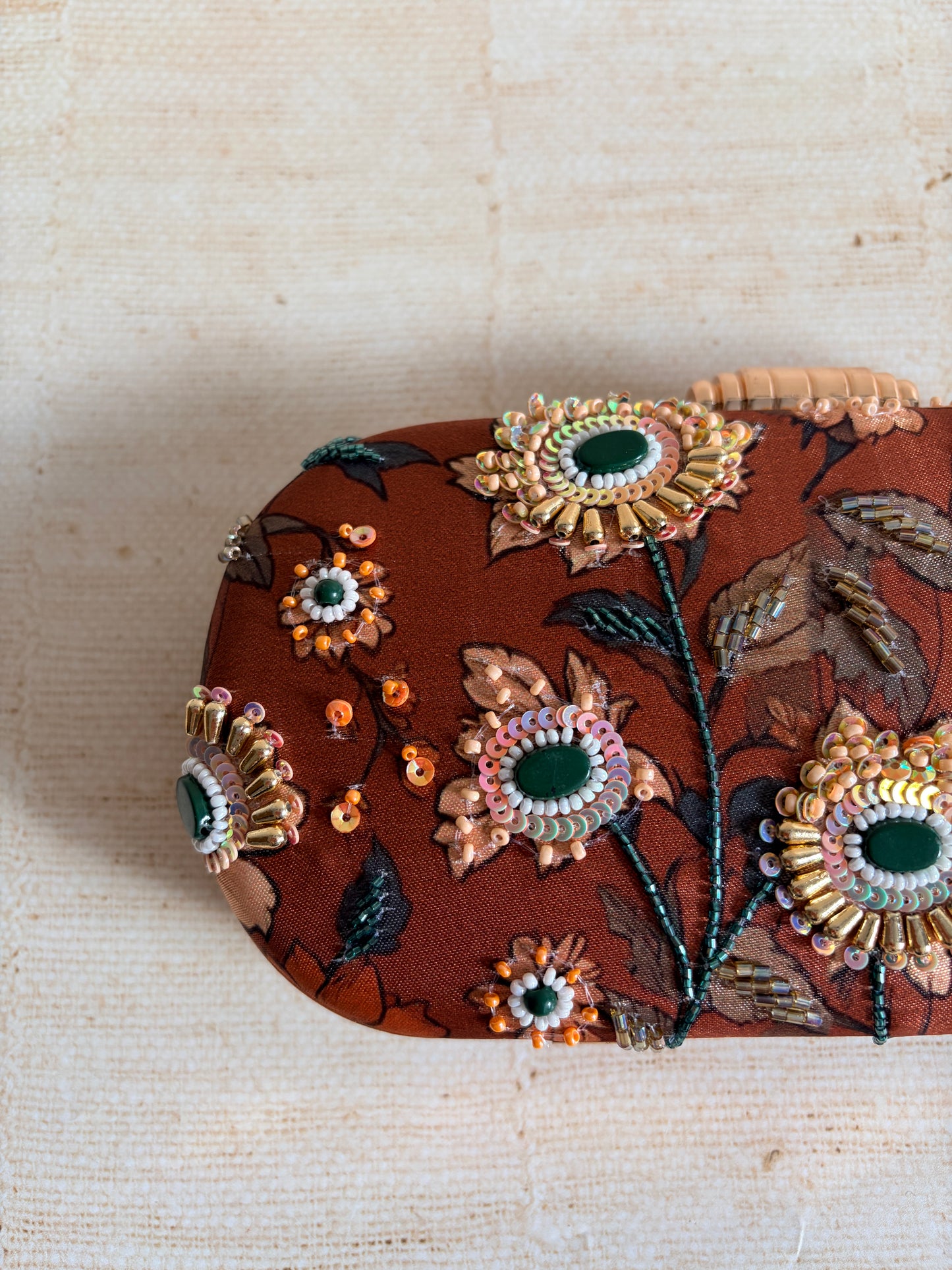 Daisy Floral Oval Clutch (ST1227)