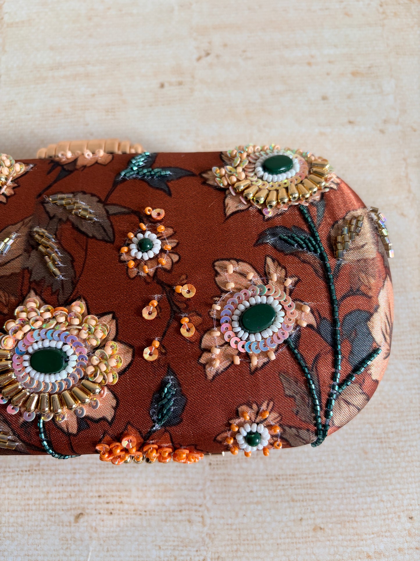 Daisy Floral Oval Clutch (ST1227)