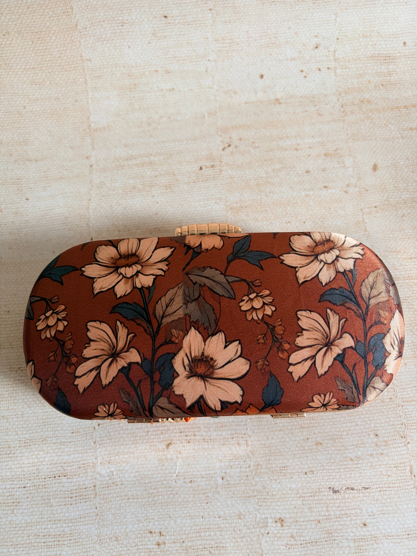Daisy Floral Oval Clutch (ST1227)
