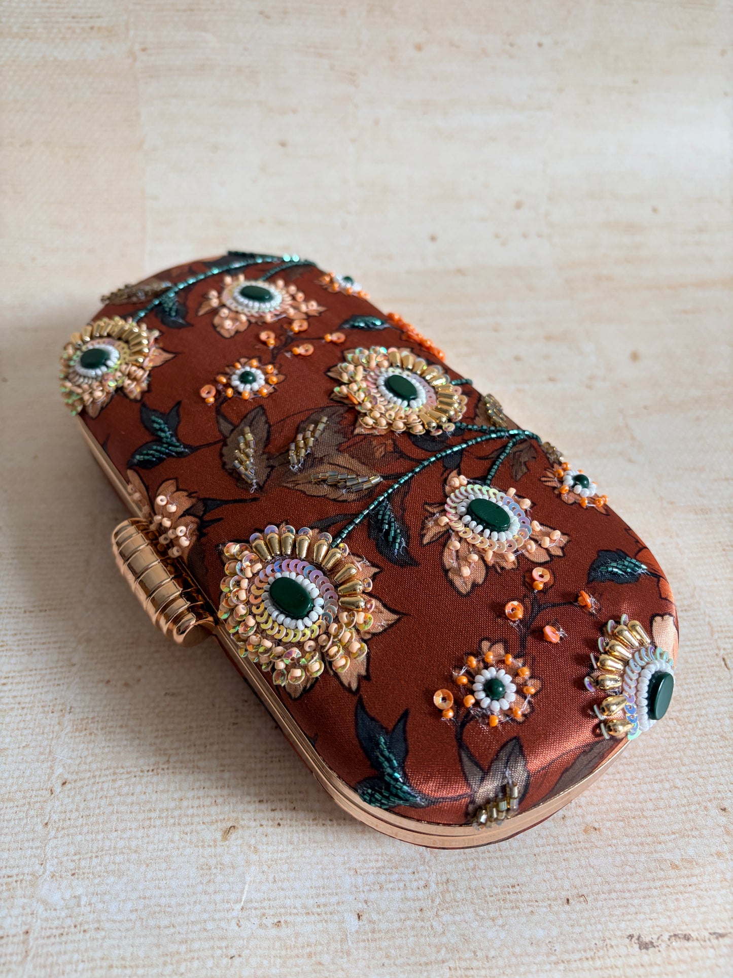 Daisy Floral Oval Clutch (ST1227)