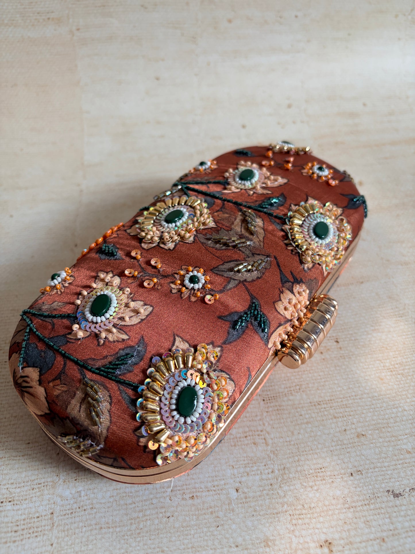 Daisy Floral Oval Clutch (ST1227)